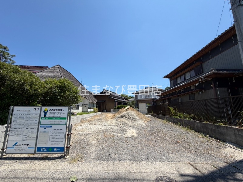 名鉄豊田線 豊田市駅 バス乗車時間：8分 最寄りバス停で下車 徒歩1分 3階建 新築の外観写真