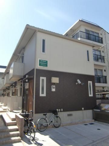 建物外観　積水ハウス施工の綺麗なアパート。