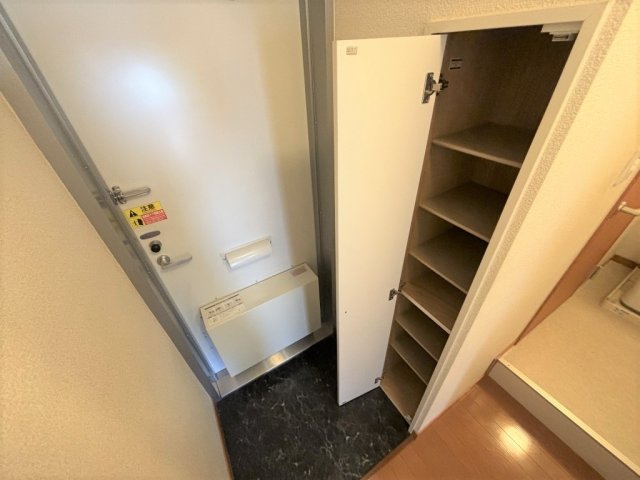 レオパレス猪子石の玄関写真