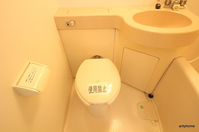地下鉄谷町線 天神橋筋六丁目駅 徒歩8分 9階建 築36年のトイレ写真