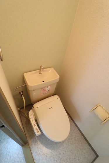 コーポラス西古松D棟のトイレ写真