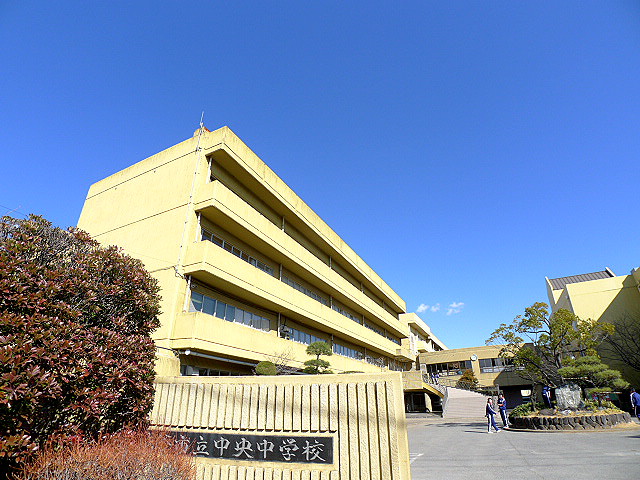 中学校　越谷市立中央中学校（中学校）まで747m