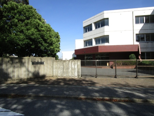 小学校　袖ケ浦市立蔵波小学校（小学校）まで892m