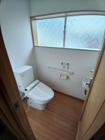 福井市蒲生町の物件のトイレ写真