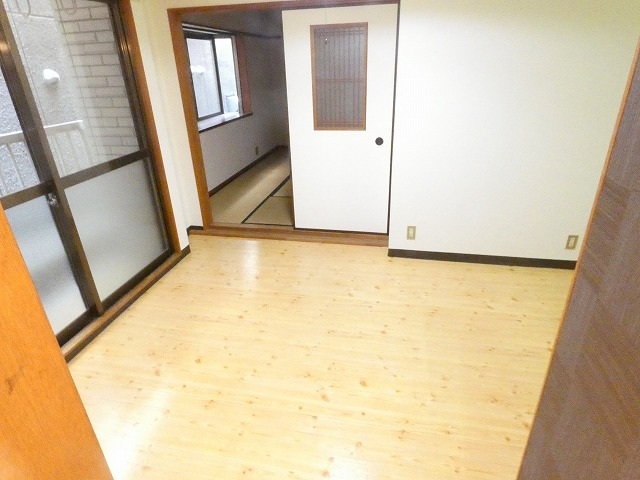 ＪＲ阪和線 我孫子町駅 徒歩9分 5階建 築41年の居間写真