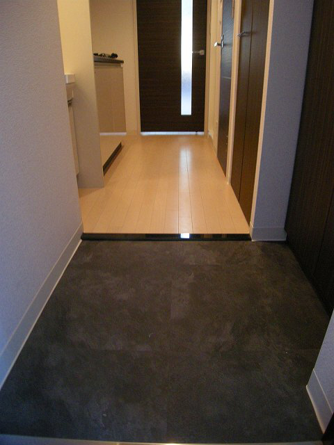 地下鉄谷町線 南森町駅 徒歩5分 13階建 築17年の玄関写真
