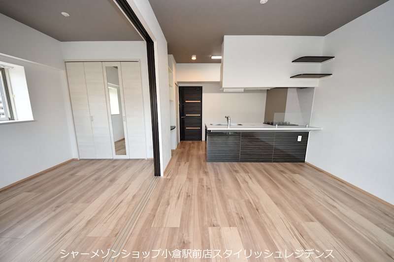 ギャラクシー西小倉の居間写真