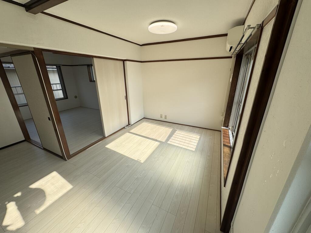 WIN HIGASHISENDAIの居間写真