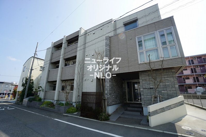 建物外観　積水ハウスの賃貸住宅シャーメゾン。