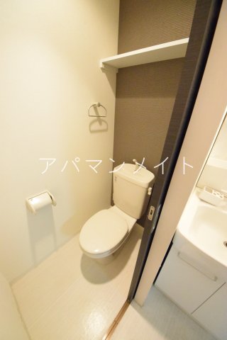 トイレ　棚あります