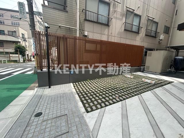 駐車場　駐車場に車を止められます