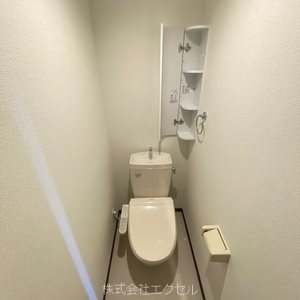 トイレ　温水洗浄便座付きです。