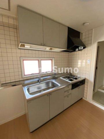 地下鉄西神・山手線 湊川公園駅 徒歩5分 5階建 築31年のキッチン写真