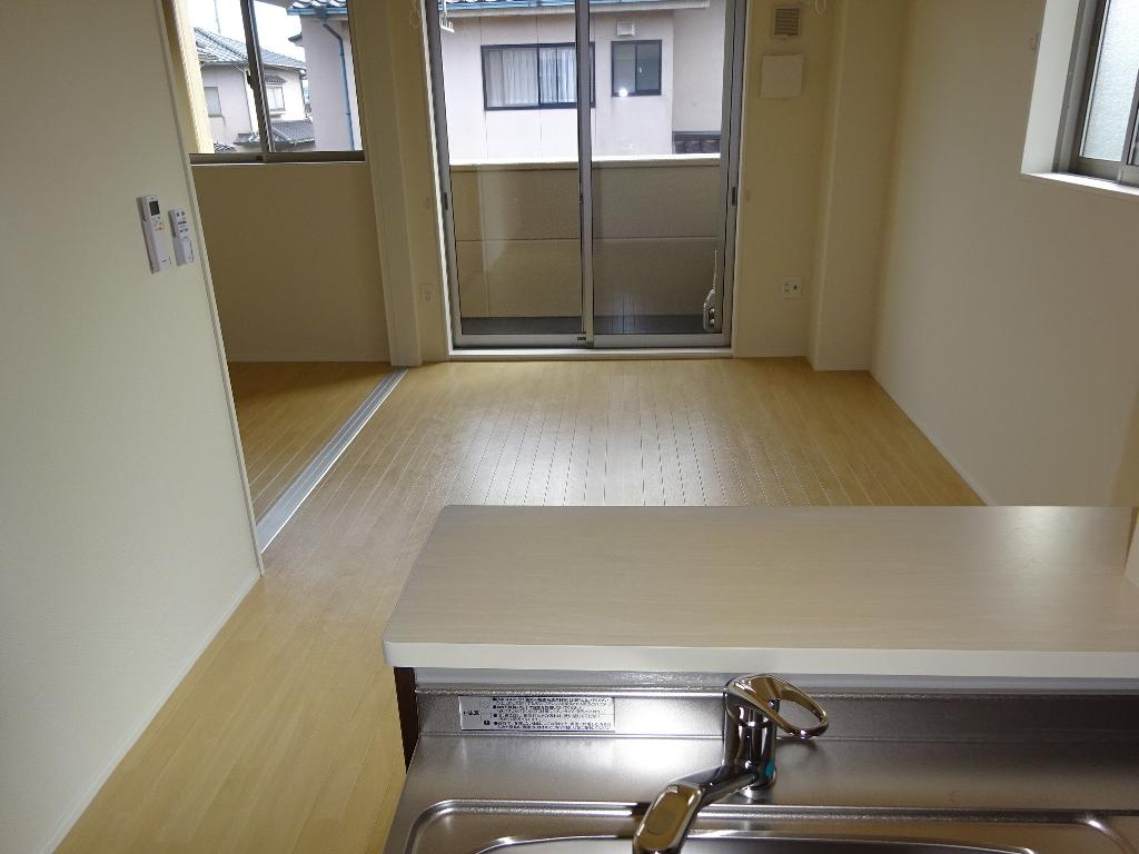 ＪＲ山陽本線 東尾道駅 徒歩29分 2階建 築10年の居間写真