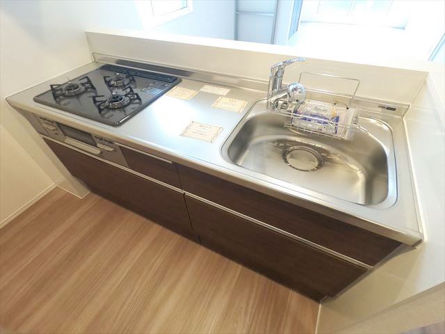 キッチン　3口ガスコンロ付き！人気のカウンターキッチン