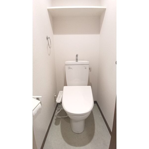 名鉄河和線 知多半田駅 徒歩15分 7階建 築22年のトイレ写真