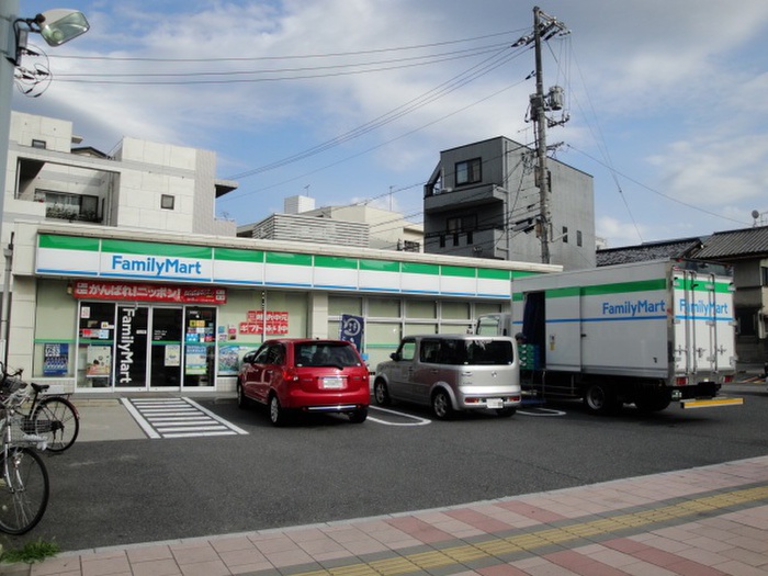 コンビニ　ファミリーマート 中広三丁目店（コンビニ）まで1040m