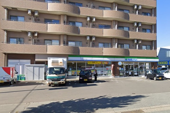 コンビニ　ファミリーマート秋田茨島四丁目店（コンビニ）まで888m