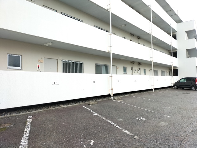 【新潟市中央区高志のマンションの駐車場】