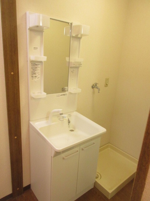 洗面設備　独立洗面化粧台あり、身支度に便利です