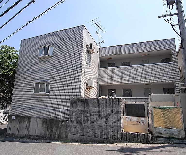 京都市西京区御陵北山町のマンションの建物外観