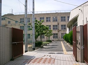 中学校　大阪市立住吉中学校（中学校）まで888m