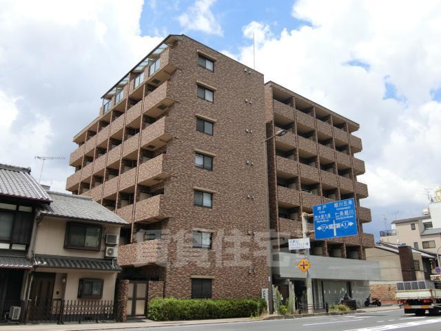 京都市南区西九条大国町のマンションの建物外観