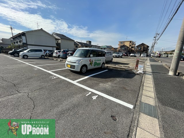 【春日井市味美白山町のアパートの駐車場】