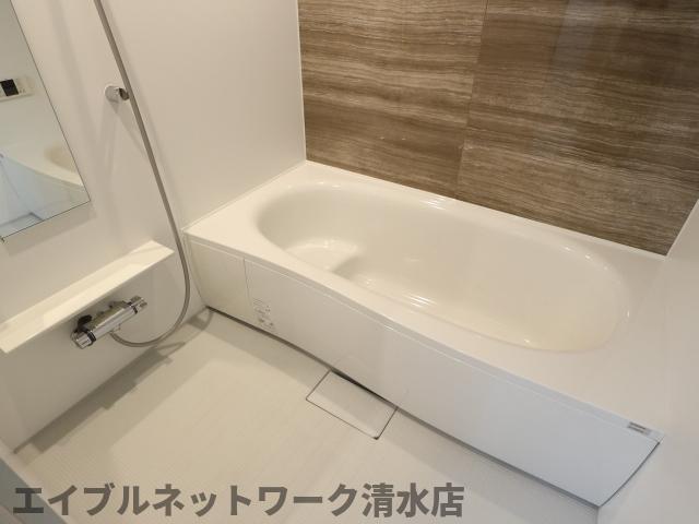 バス・シャワールーム　落ち着いた空間のお風呂です