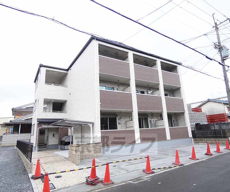 京都市伏見区横大路天王後のアパートの建物外観