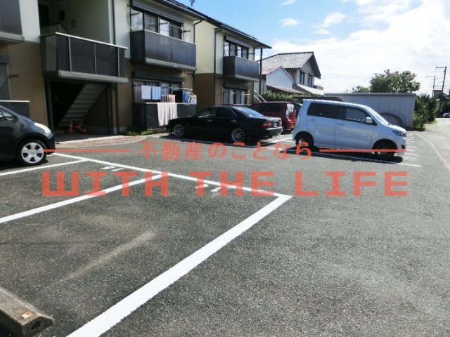 【コンフォート山川の駐車場】