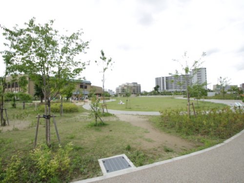 【川西市鴬の森町のマンションの公園】