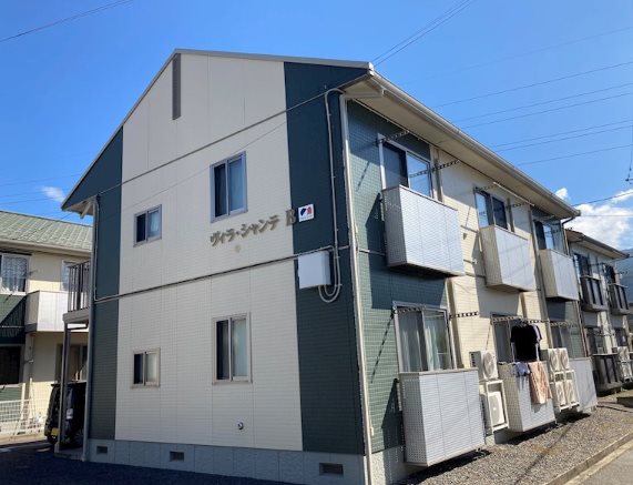 松本市横田のアパートの建物外観