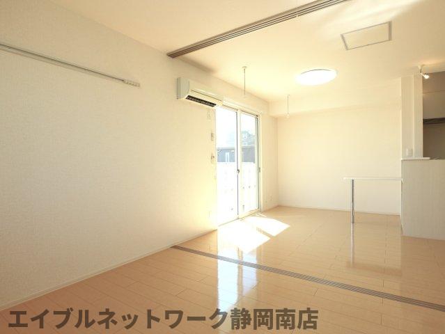 その他設備　落ち着いた色調の洋室です