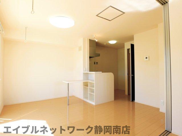 その他　ゆったり過ごせる居間です