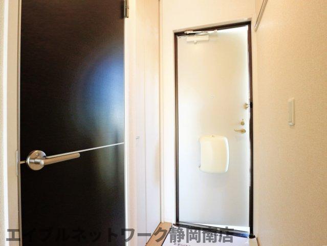 玄関　収納もある玄関です