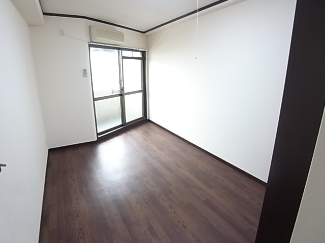 居室・リビング　奥行きのある居室空間