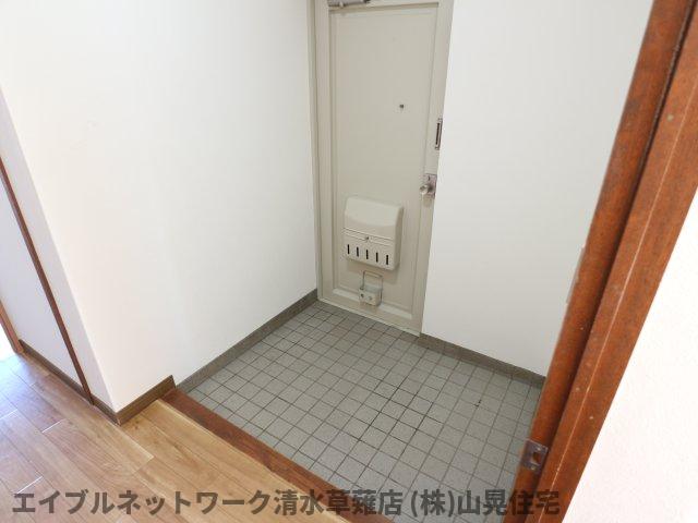 【静岡市葵区瀬名川のマンションの玄関】