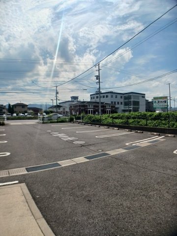 【福山市新市町大字戸手のアパートの駐車場】