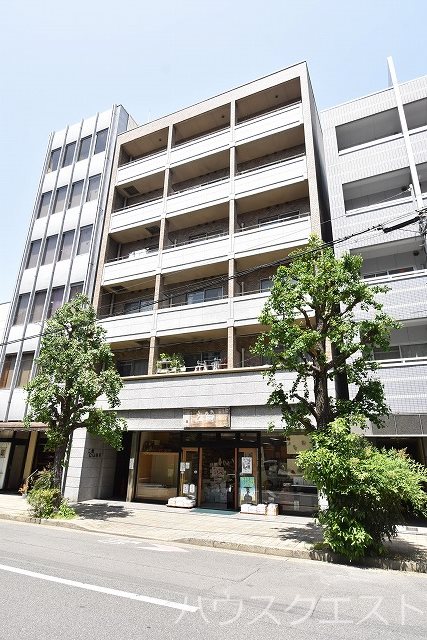 【京都市中京区榎木町のマンションの建物外観】