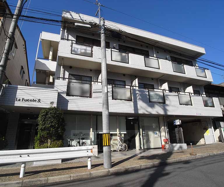 京都市東山区常盤町のマンションの建物外観