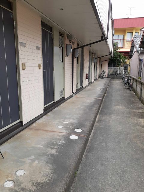 【豊川市金塚町のアパートのエントランス】