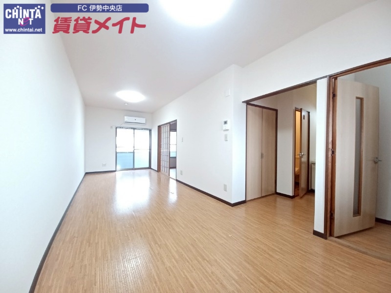 林ビルの居間写真