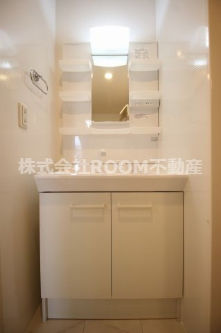 洗面設備　ゆったりとスペースのある洗面所