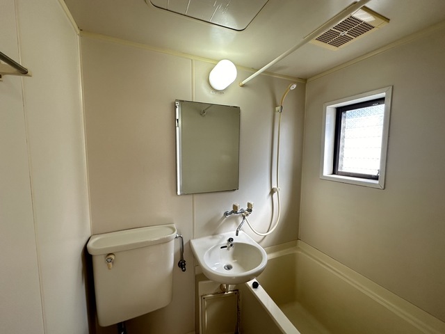 洗面設備　別部屋参考写真です