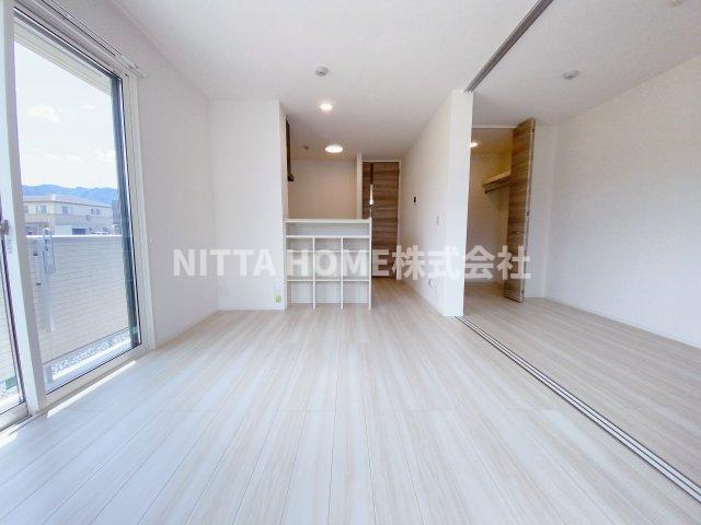 居室・リビング　リビングは１０.７帖です◎