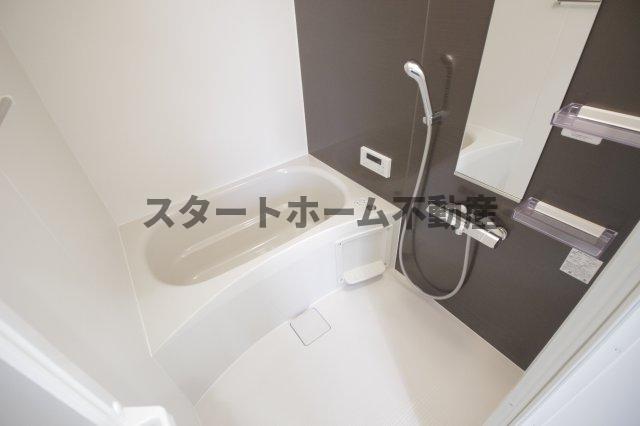 バス・シャワールーム　落ち着いた空間のお風呂です