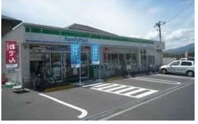 コンビニ　ファミリーマート（コンビニ）まで400m