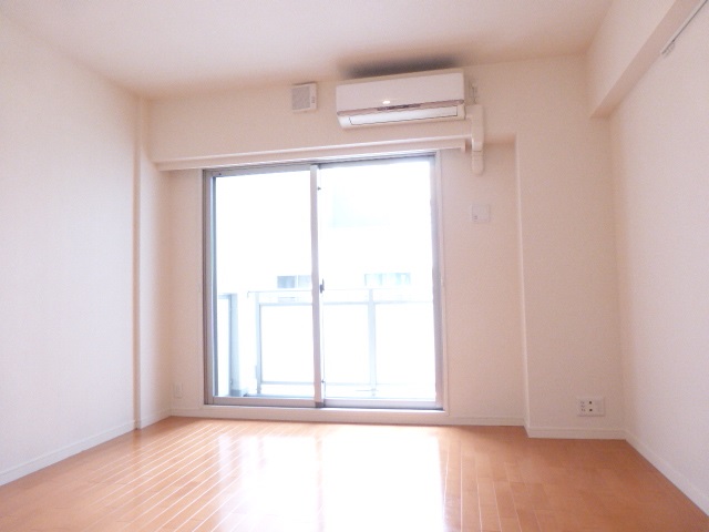 居室・リビング　内観1