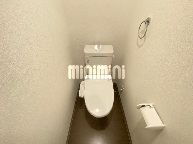 トイレ　温水洗浄便座です。